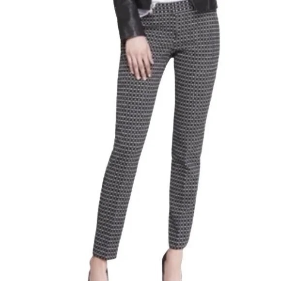 FULL OUTFIT -- Pants with Sleeveless Top and Earrings - Picture 8 of 14